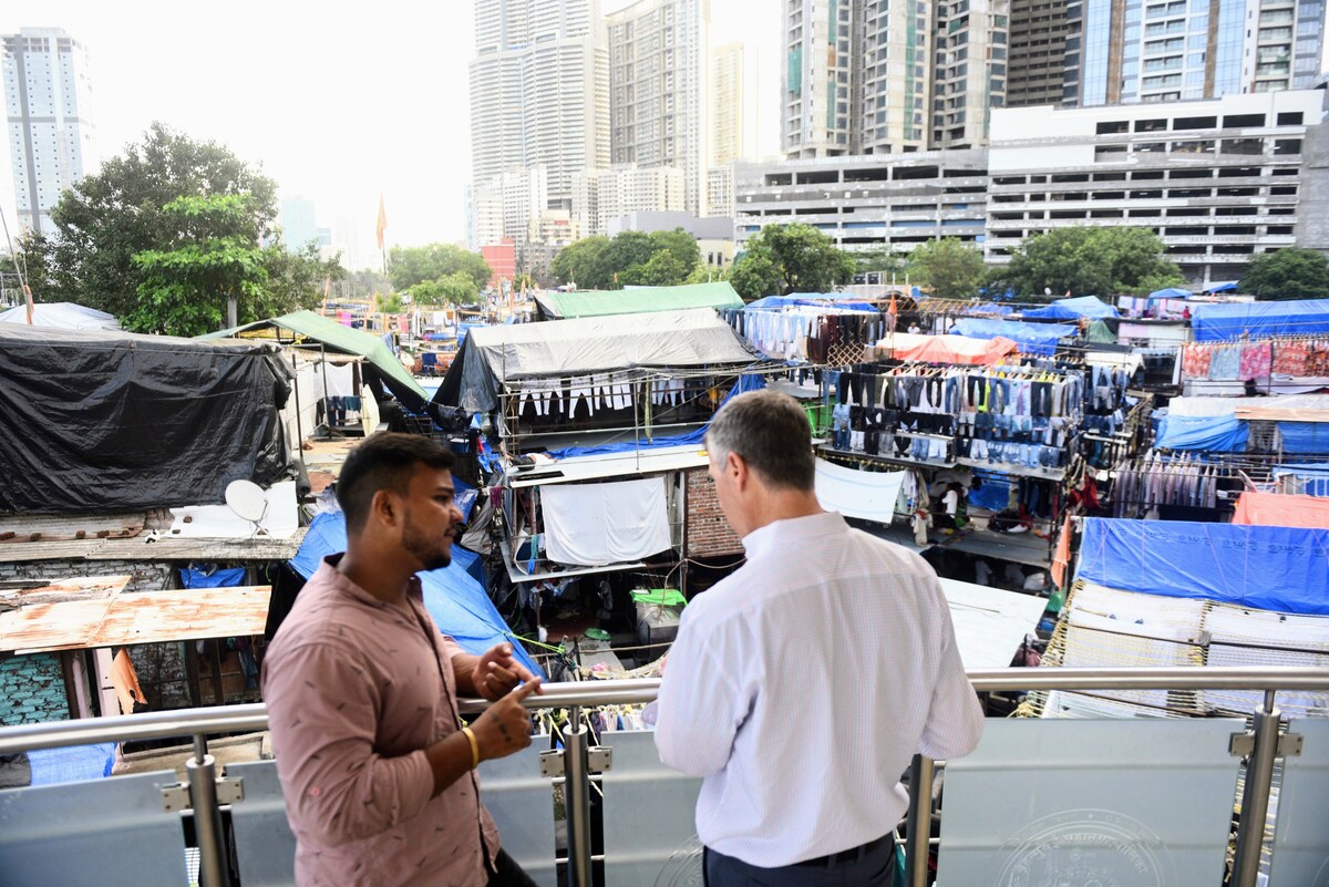 Dharavi Slum and World’s Biggest Open-Air Laundry