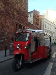 Guía parisino en Tuk Tuk / Carrito de golf