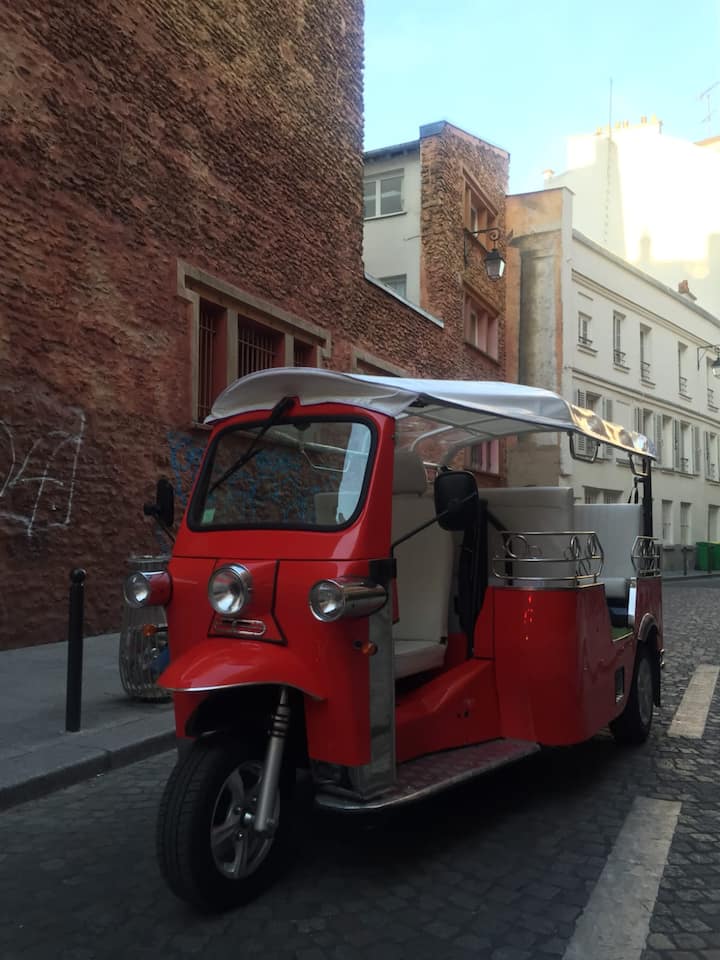 Guide parisien en Tuk Tuk / Количка за голф