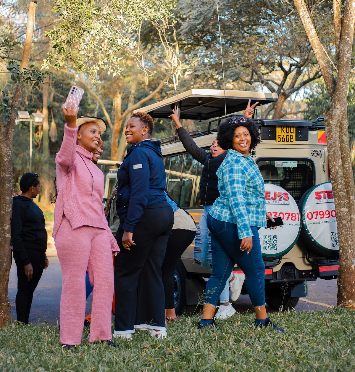 Hike through Tinderets tea hills