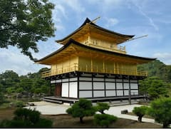 Paseo por el Pabellón Dorado de Kinkakuji en Kioto