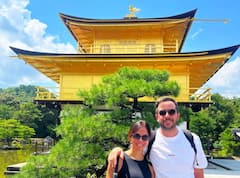 Paseo por el Pabellón Dorado de Kinkakuji en Kioto