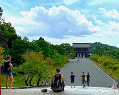 Paseo por el templo Ninnaji en los terrenos imperiales de Kioto