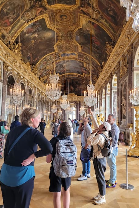 Versailles Guided Tour with Transfer from Paris