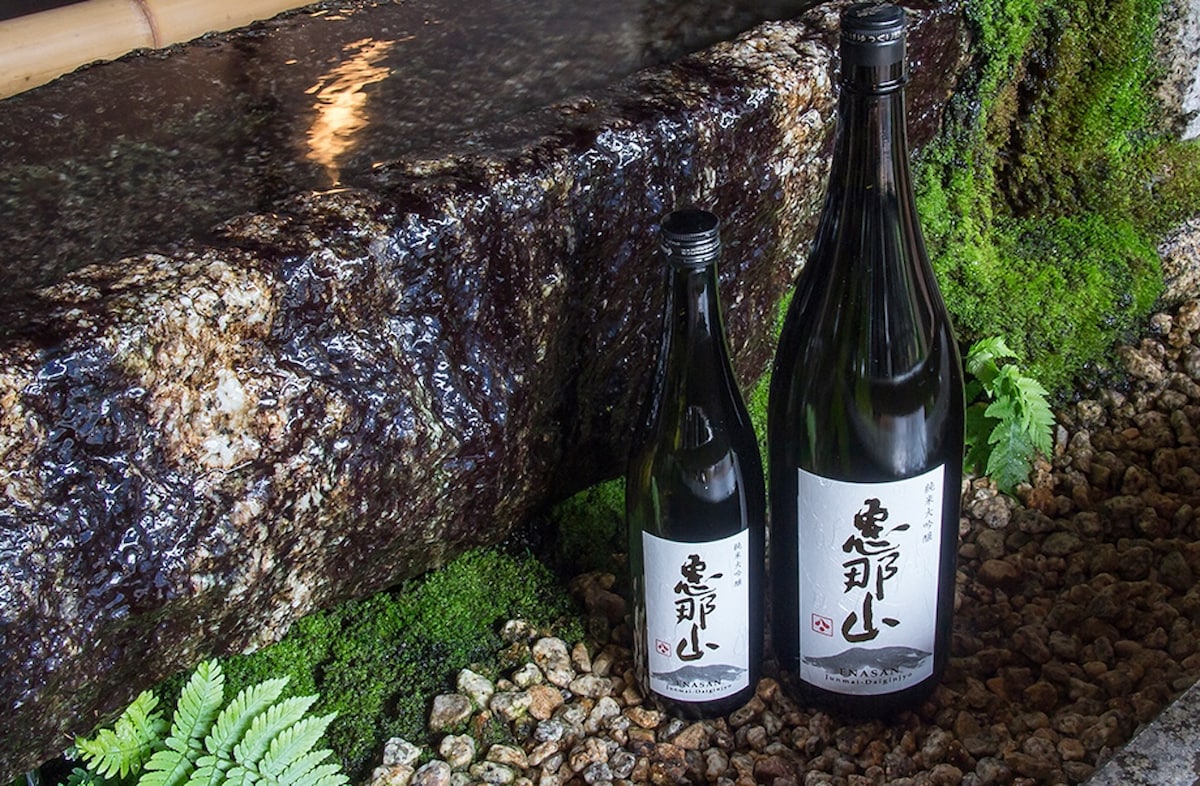 Experience at Hazama Sake Brewery 
Sake tasting & brewery tour