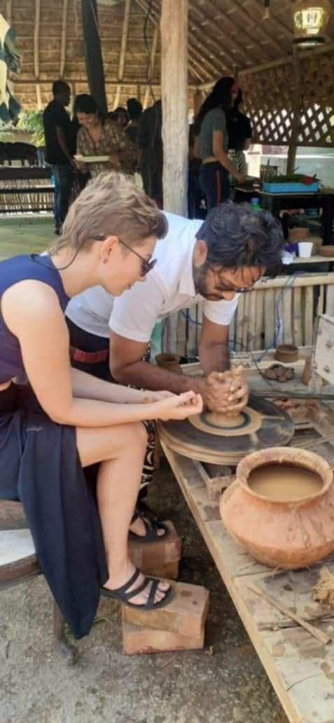 Craft pottery with a sculptor
