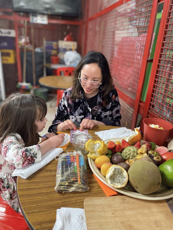 Обиколка на пазара Палокемао: Плодове и местни закуски