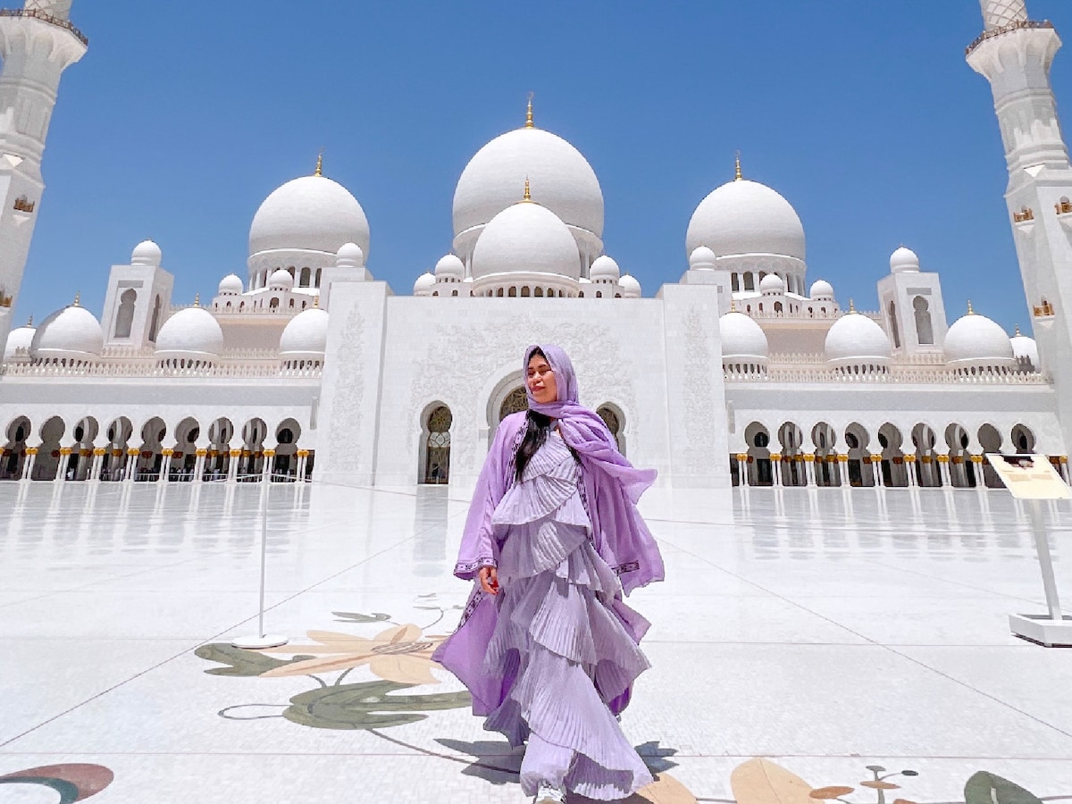 Inside Sheikh Zayed Mosque Guided Walking Tour