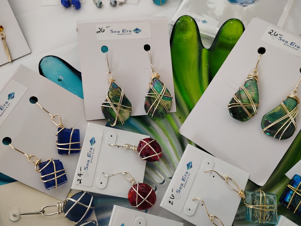 Beach Walk Treasure Hunt & Jewelry workshop