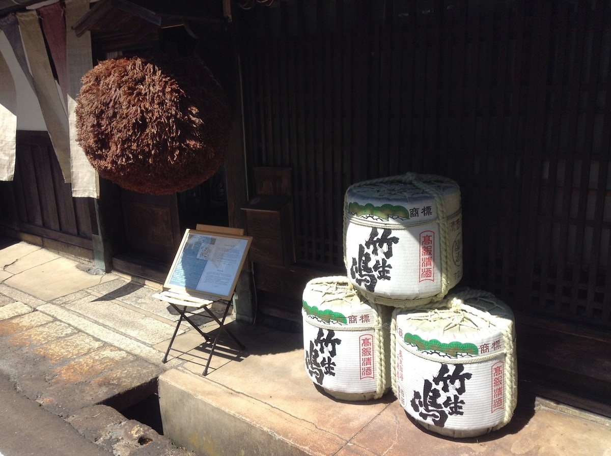 Experience at Yoshida Brewery 
Sake tasting & brewery tour