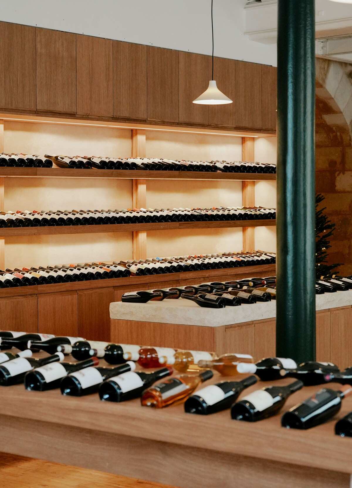 Tasting at the foot of Porte Cailhau