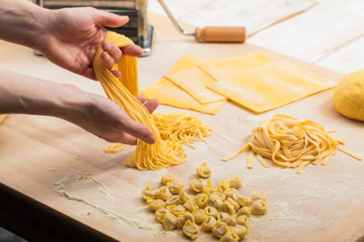 Makarona të freskëta, Ragù dhe muzikë në teatër