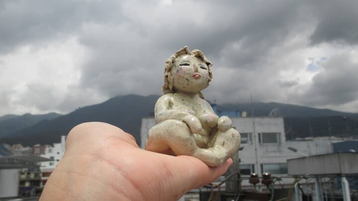 Разгледайте керамиката с местен художник :3