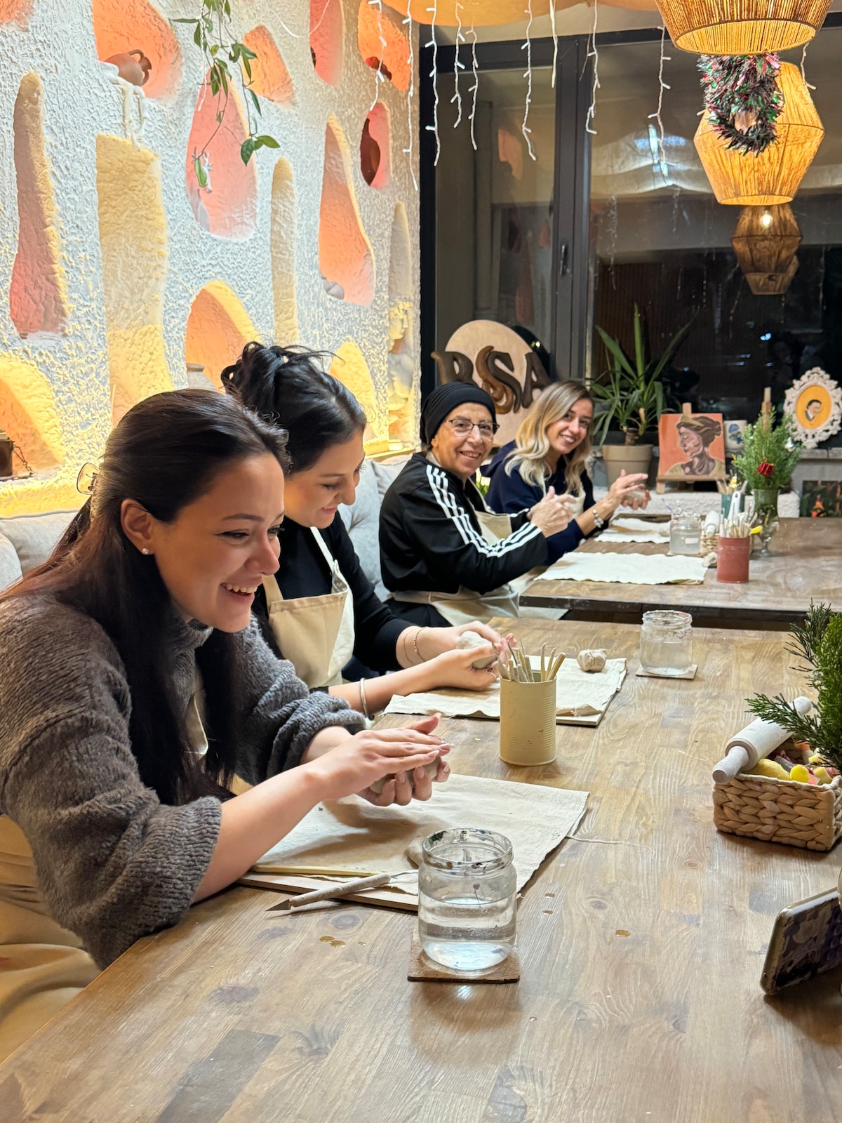 Shape Turkish ceramics with an artist
