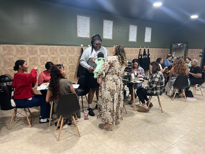 სანთლისა და სუნამოს მყუდრო ბარი