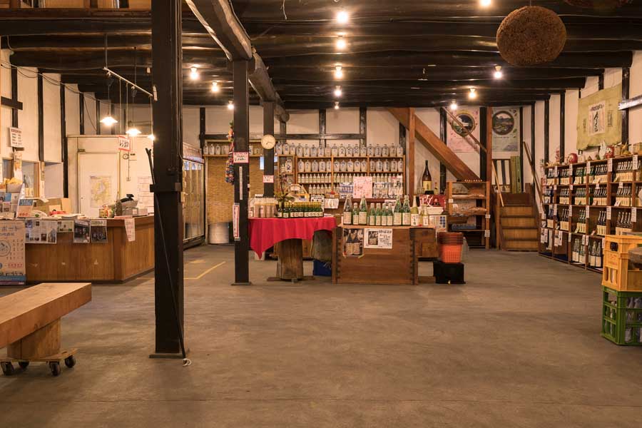 Experience at the Okamura Honke 
Sake tasting & brewery tour