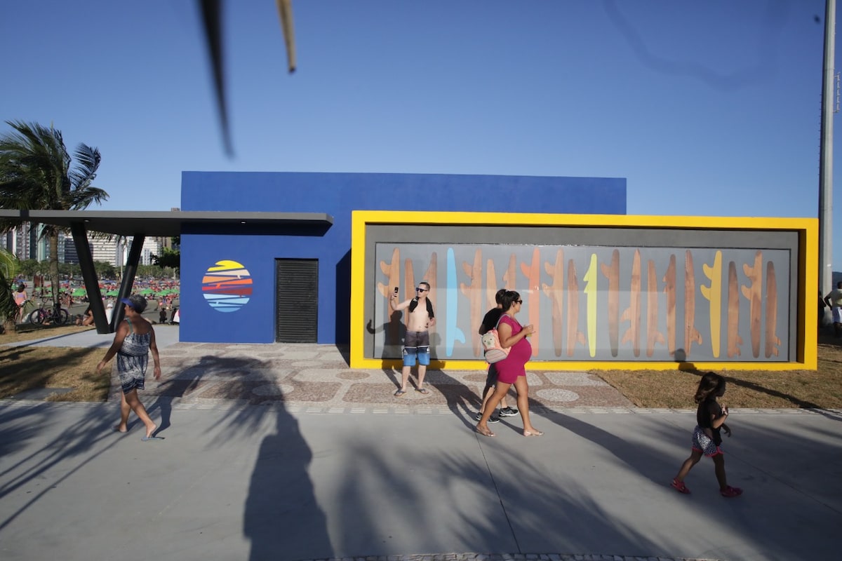 Surf lessons at Picuruta Salazar school