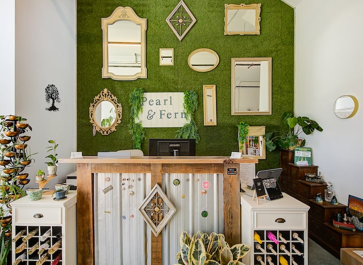 Керамика и осъзнатост в Pearl & Fern Studio