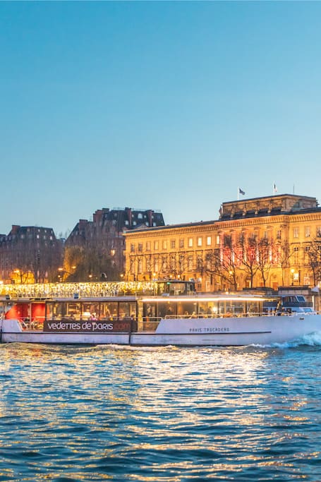 Paris: Evening River Cruise with Music
