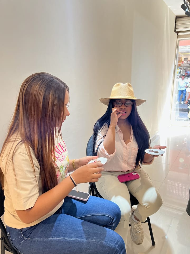 კოლუმბიური რომის დეგუსტაცია ხელნაკეთი შოკოლადით