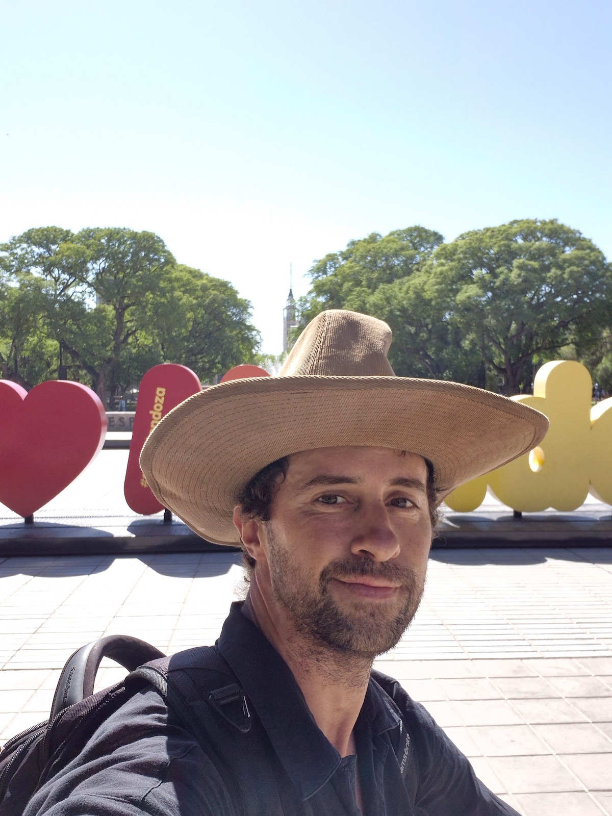 Sonder Mza: Ontological Expedition through a Polis