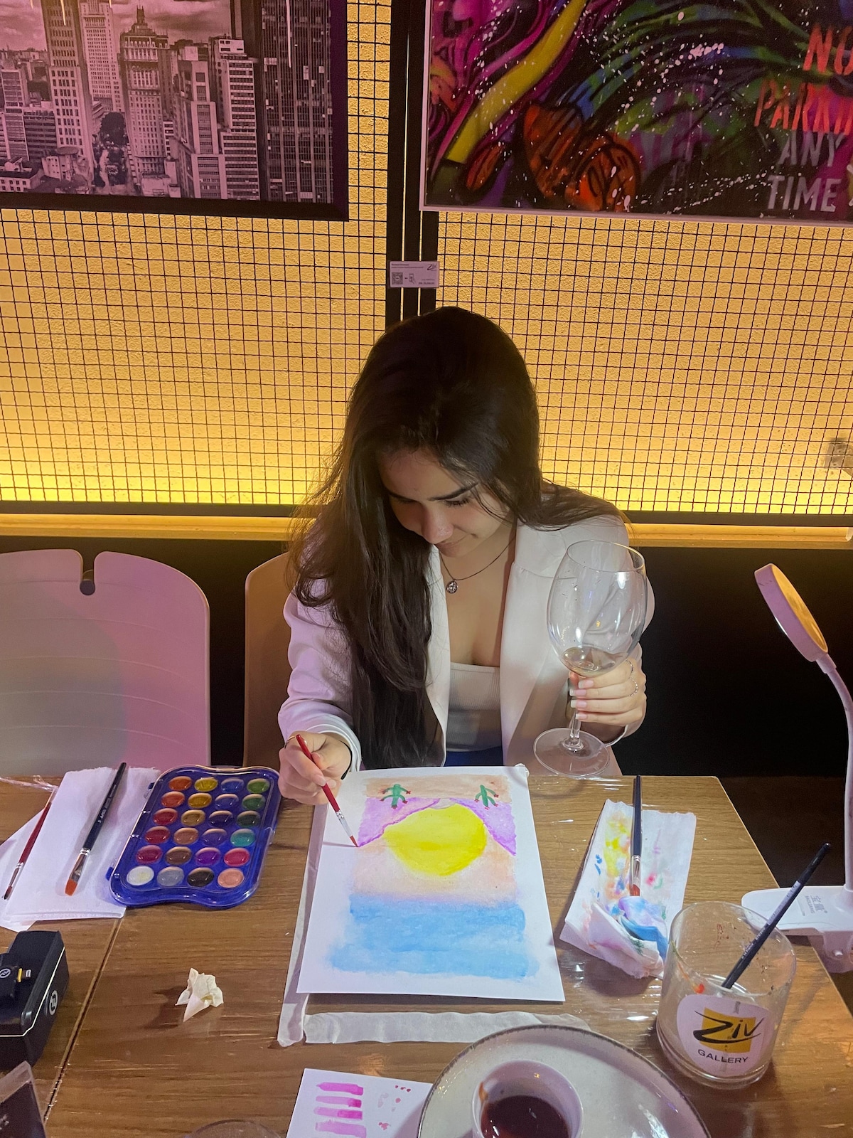 Paint a picture or mug with an artist