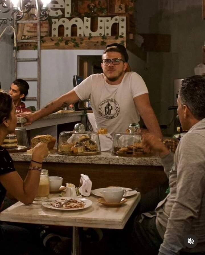 Разходка из кафенета в центъра на Меделин