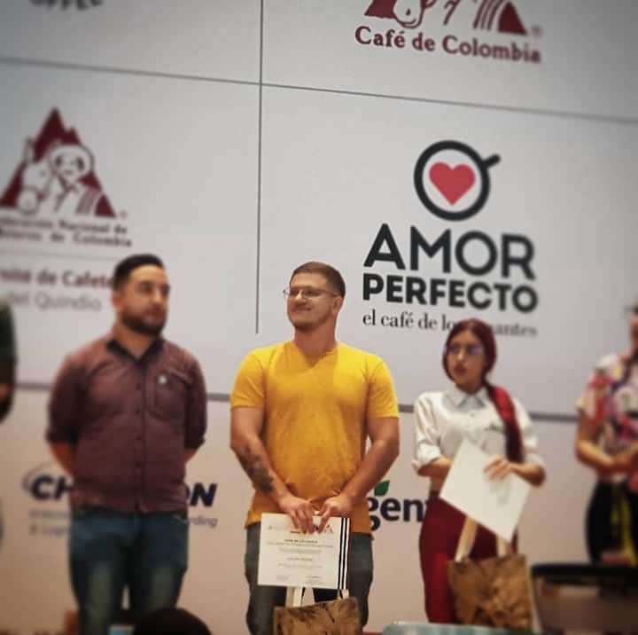 Разходка из кафенета в центъра на Меделин