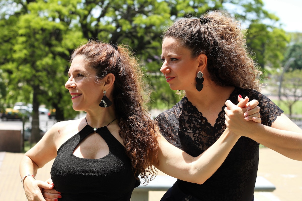Intimate tango experience