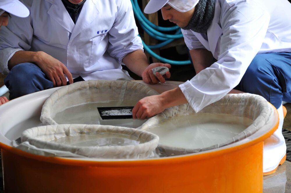 Experience at a hot pot restaurant 
Sake tasting & brewery tour