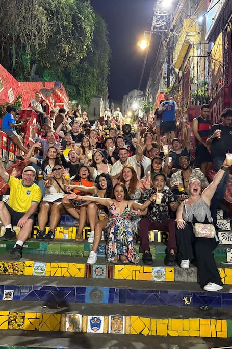Rio: Pub Crawl na Lapa com cachaça e samba ao vivo