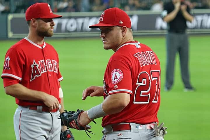 Ve a los Angeles de Los Ángeles en el Angel Stadium