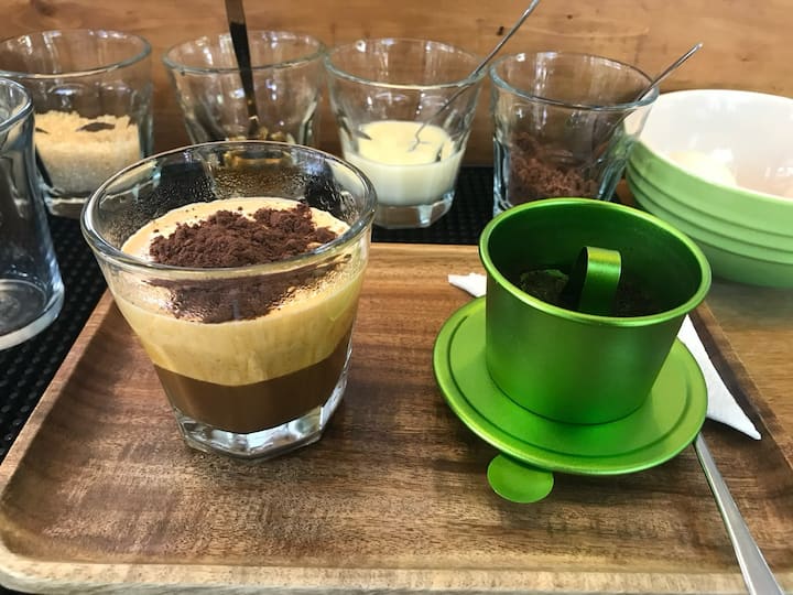 Приготвяне на кафе с майстор: виетнамско кафе от едно място