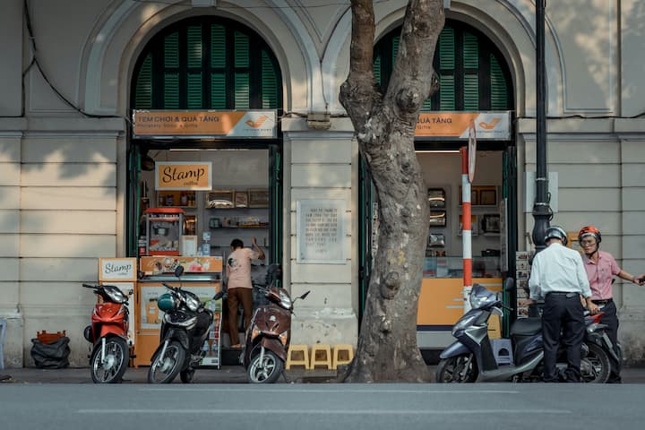 Walk Hanoi: Markets, Temples & Old Quarter History