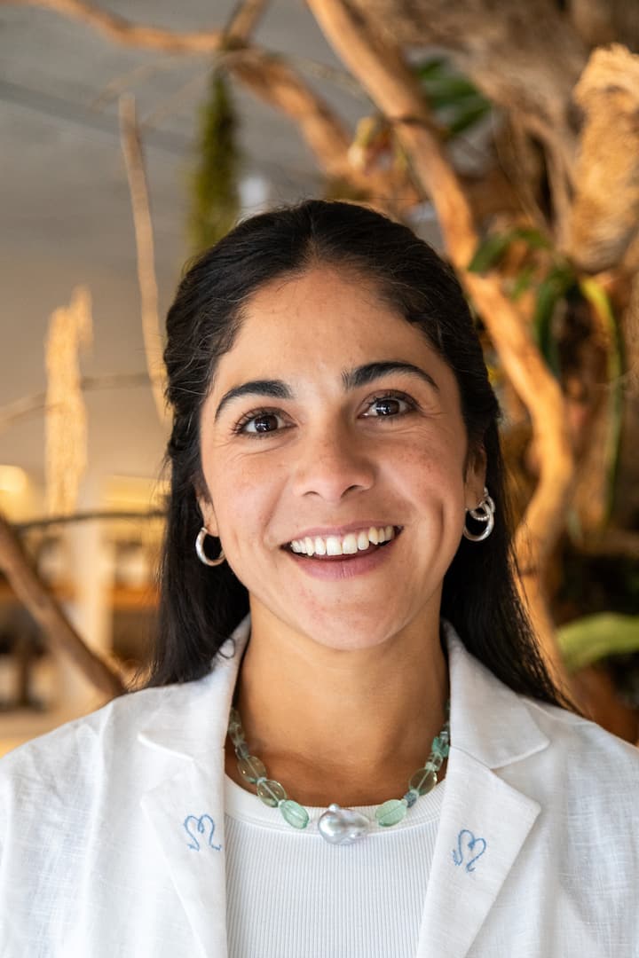 Përgatit një ilaç të lashtë bimor me një botanist