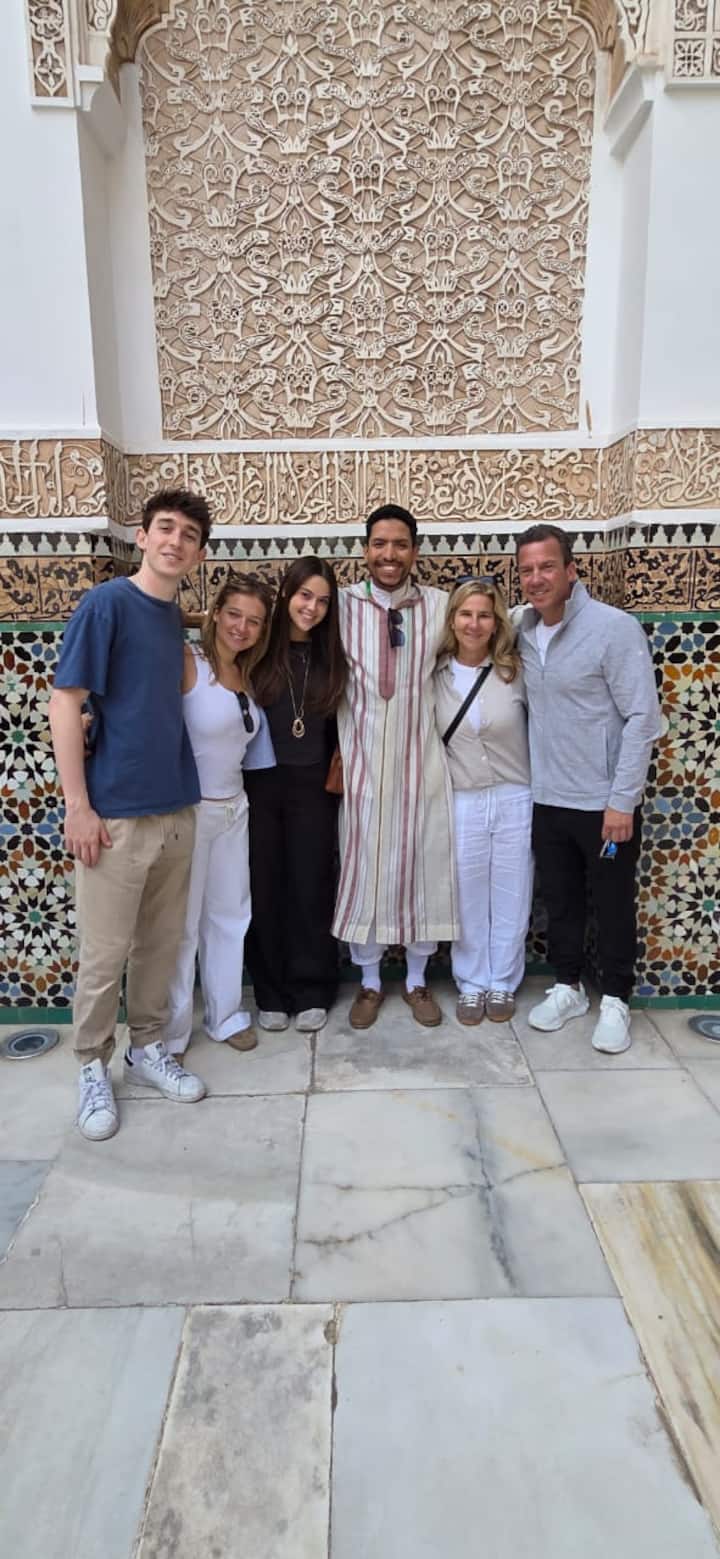 Открийте изкуството на Медина с местен експерт