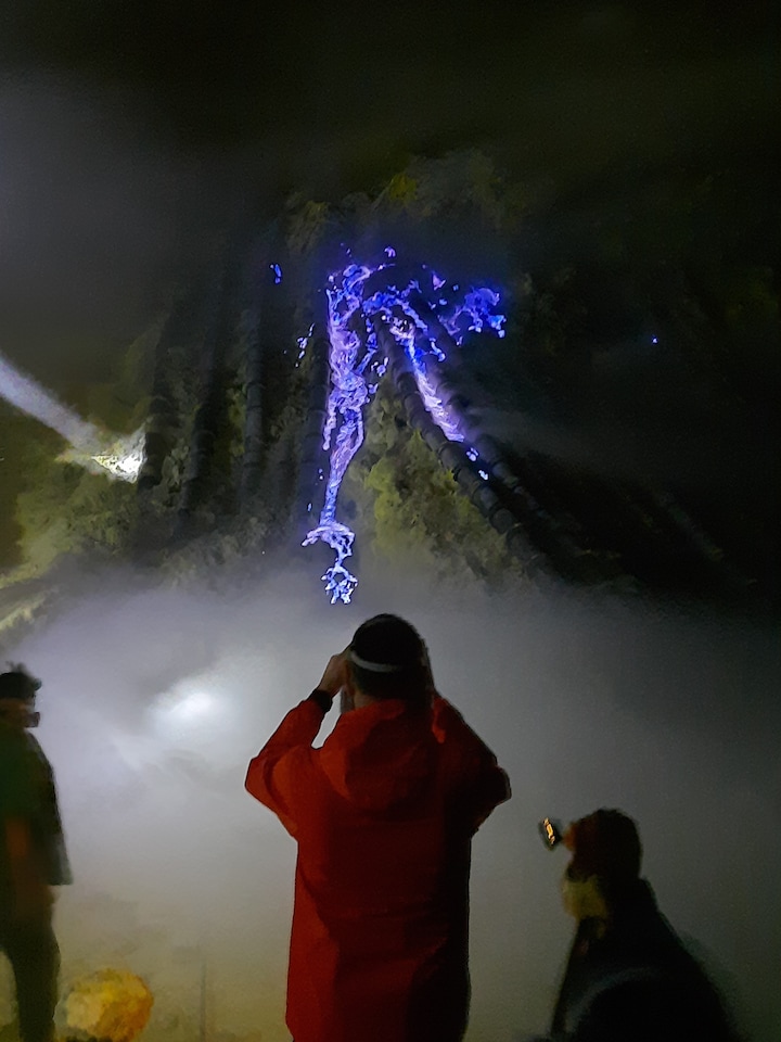 Midnight hike to Ijen and sunrise above the clouds · ☆4.96