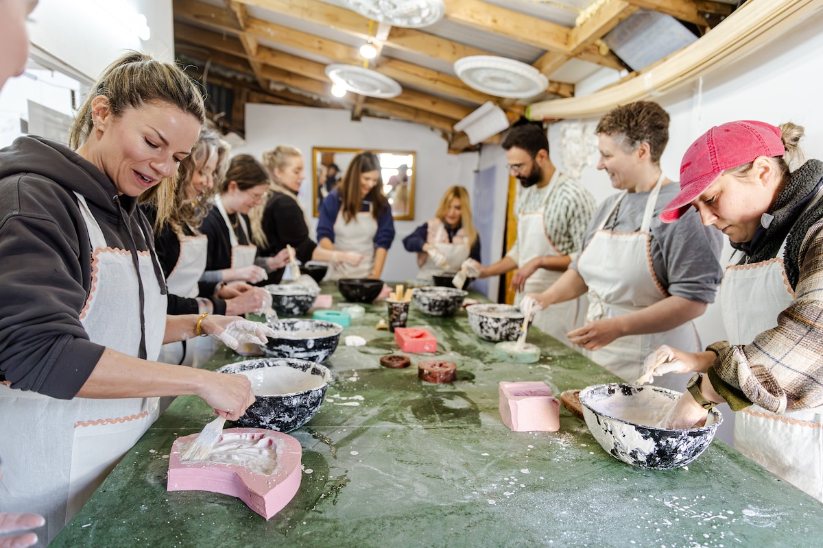 Cast an ornate plaster decoration & casting demo