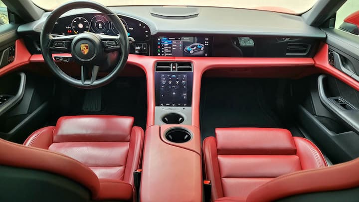 Частна обиколка на града с луксозен електрически Porsche Taycan 4s