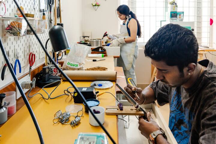 Ufundi wa Fedha na Msanii wa Vito vya India