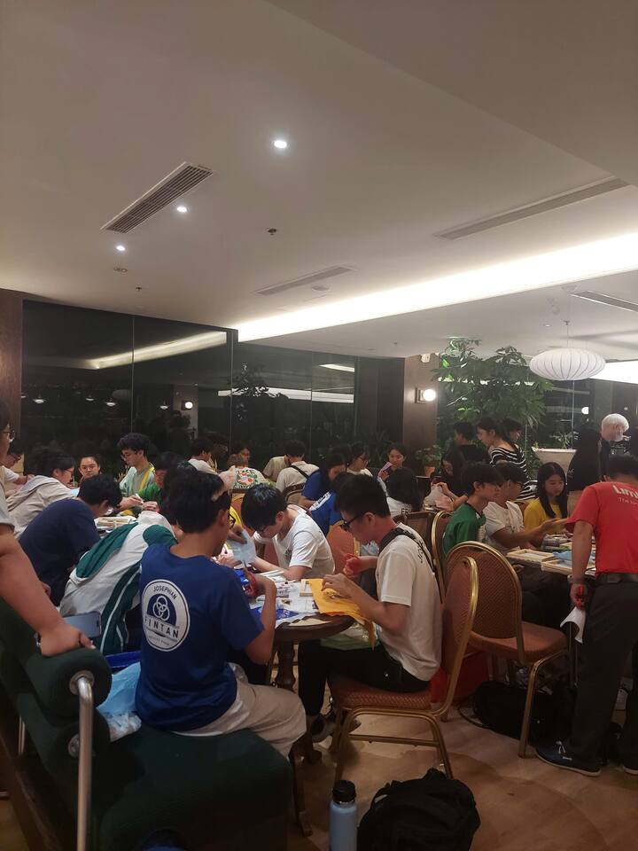 Punëtori për të bërë artizanate nga materiale të ricikluara