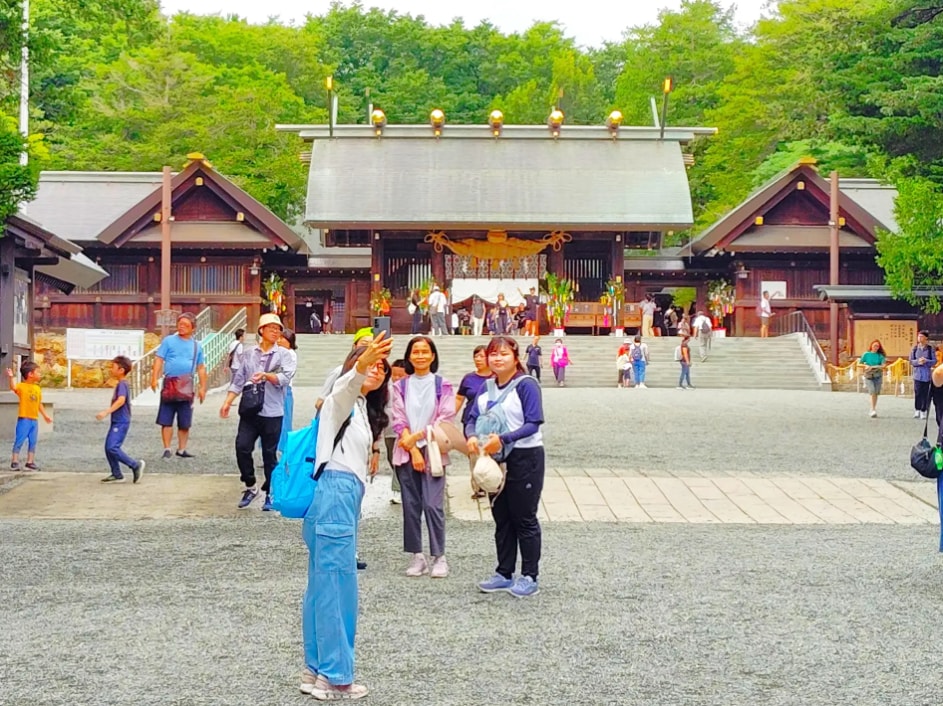 Sapporo Shrine & Ritual Walk with History & Sweets