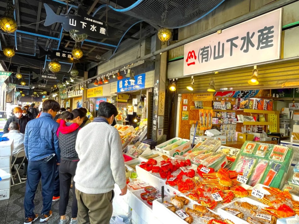 Sapporo Nijo Market Guided Tour with Seafood Meal