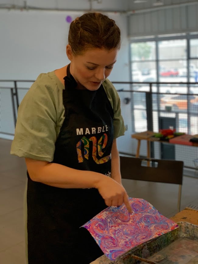 Paint on water with a marbling artist