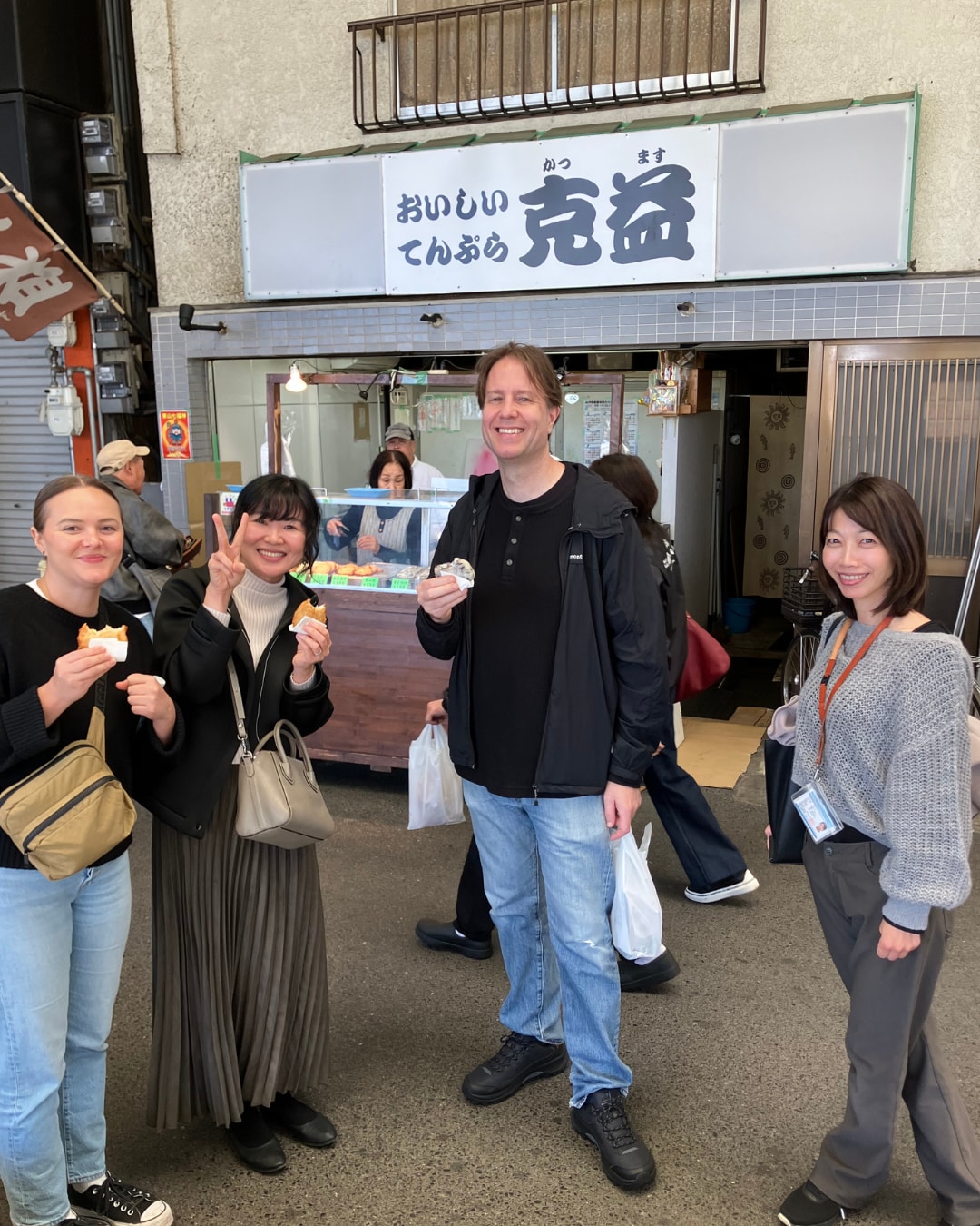 Food Tour with Pachinko & Osaka Dialect Lesson (English) / Eat & Walk in the Heart of Old Kobe