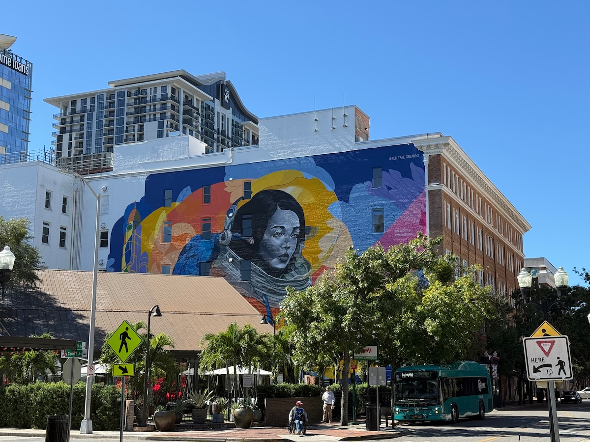 Orlando Food Tour: small Bites & Lake Eola Stories