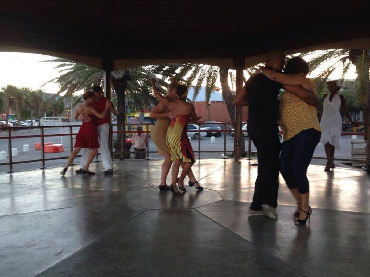 Learn the basics of Argentine Tango in Curacao