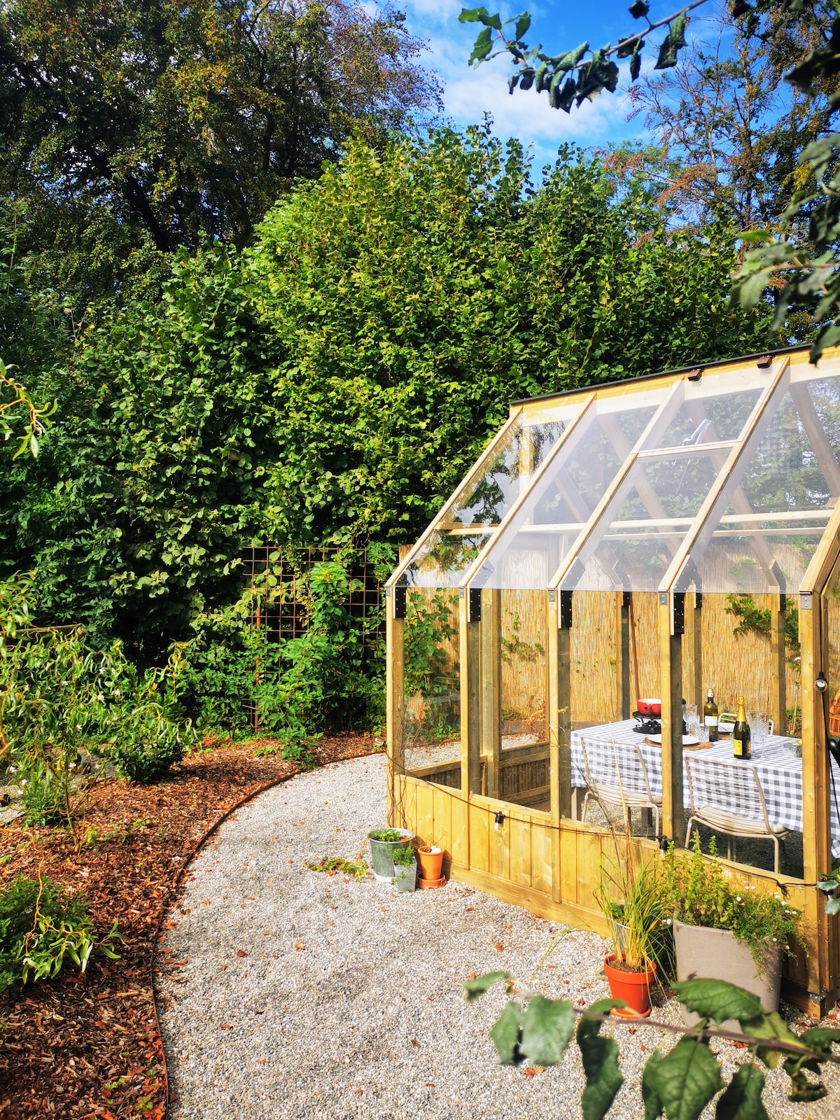 Create your traditional Fribourg fondue