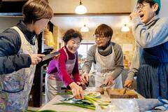 Prepara dumplings y ramen vegano en una casa tradicional de 160 años