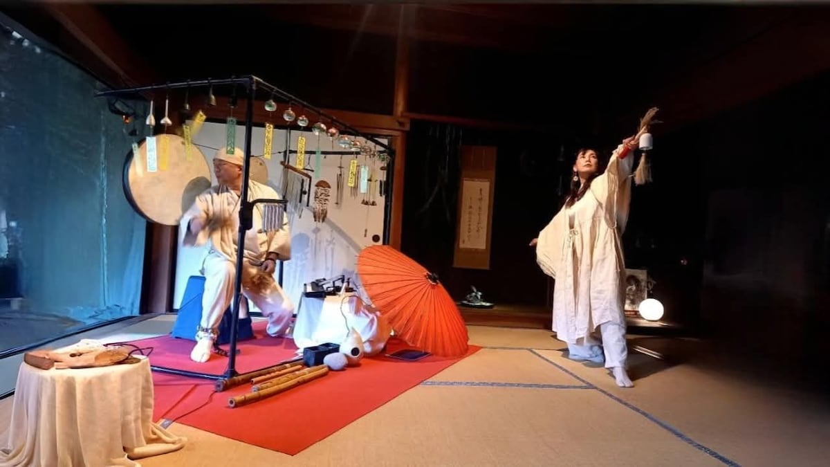 Iga: A sanctuary of sound and food. An old house retreat for an artist couple